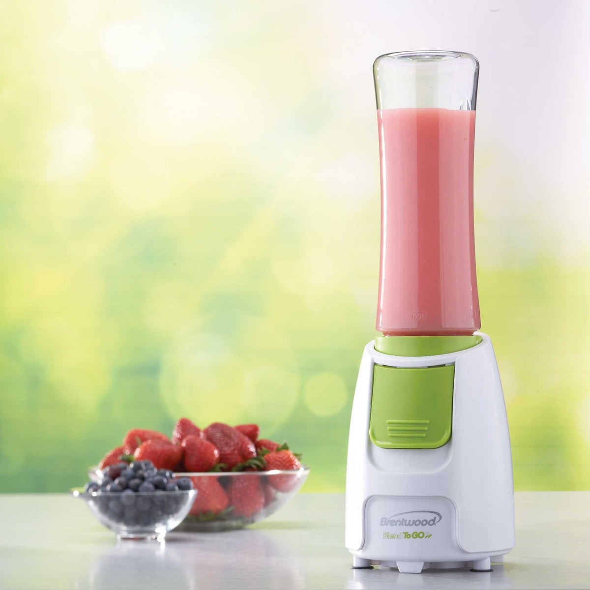 Brentwood 20 Oz. 300W Blend-To-Go Personal Blender, White - view 3