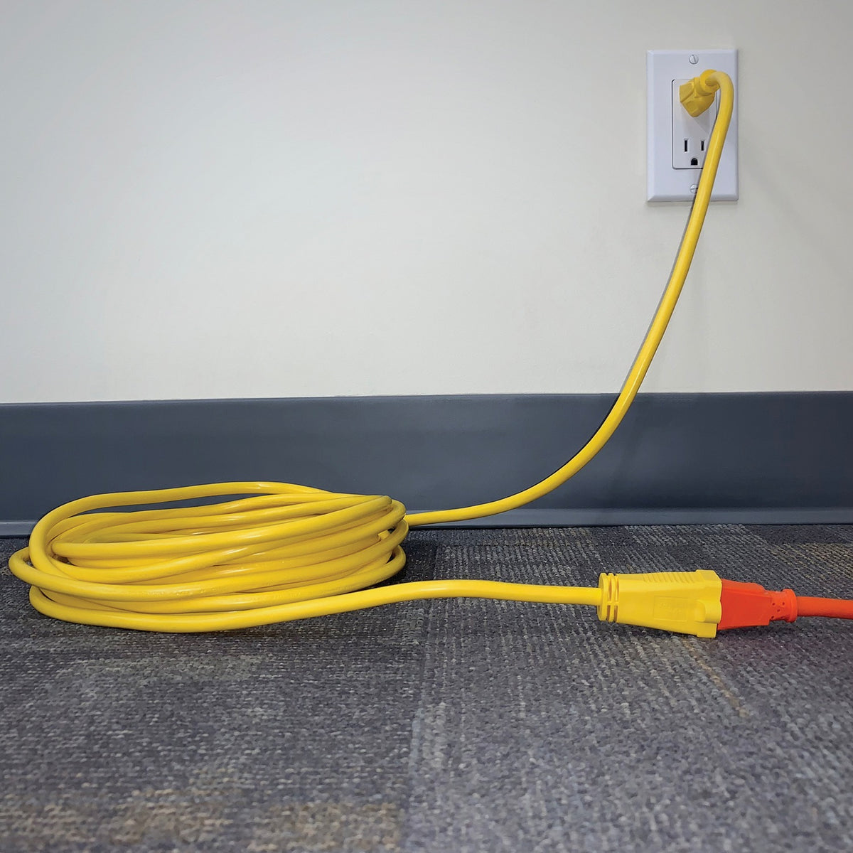 Stanley 25-Ft. 16/3 Outdoor Grounded Extension Cord, Yellow - view 6