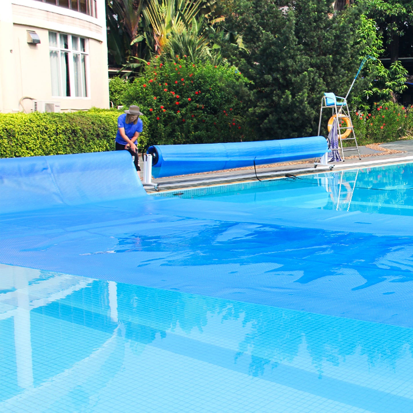 Rectangle Swimming Pool Cover 12-MIL Heat Retaining Pool Solar Blanket with Carrying Bag-32FT x 16FT