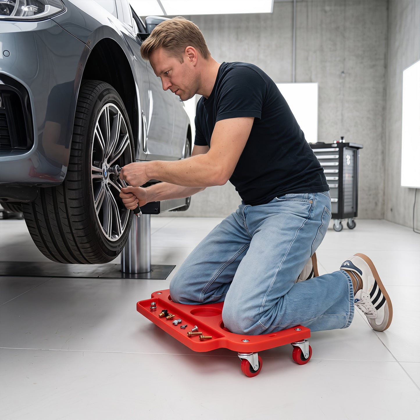Rolling Knee Creeper with 360° Swivel Casters & Tool Trays