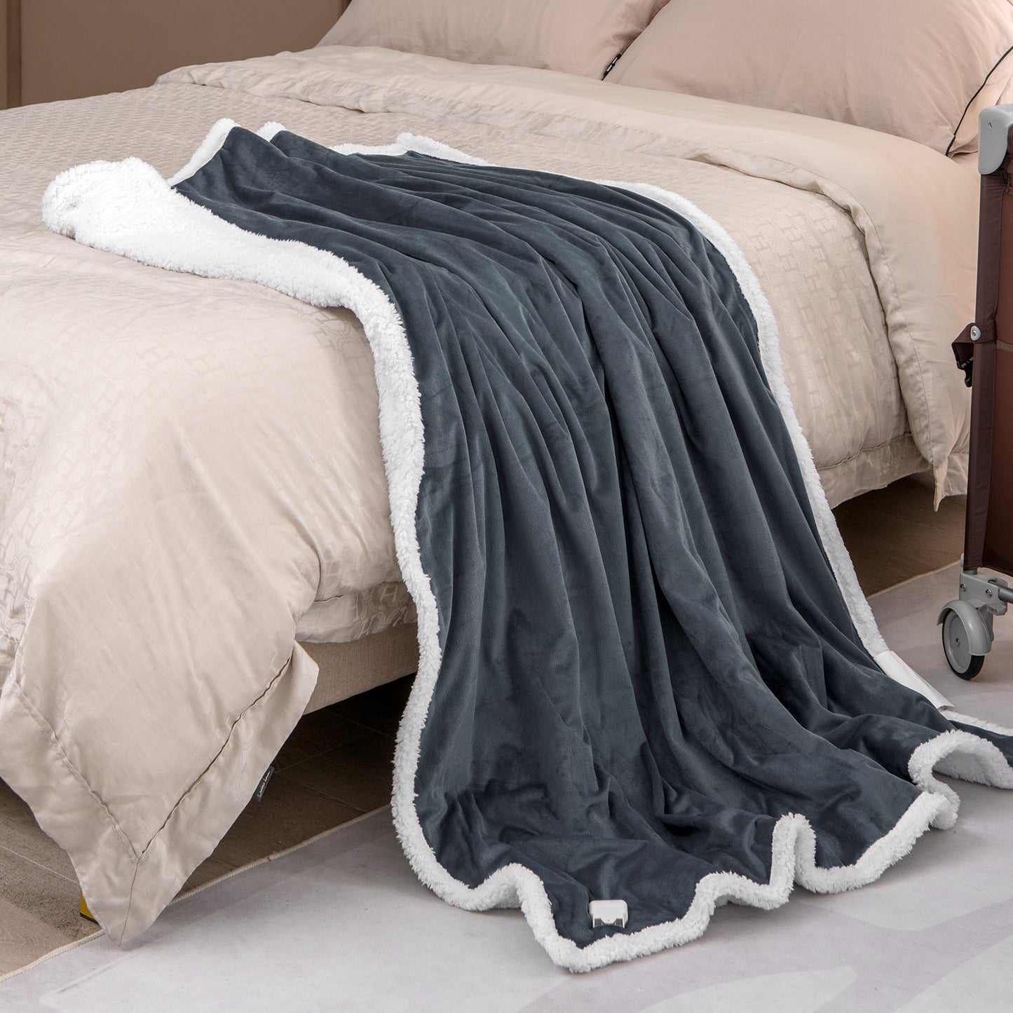 Electric Heated Blanket Throw Reversible Flannel and Sherpa Blanket-Gray